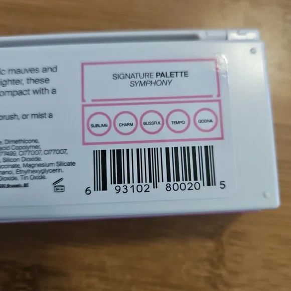 OFRA Signature Eyeshadow Palette Symphony - Picture 3 of 3